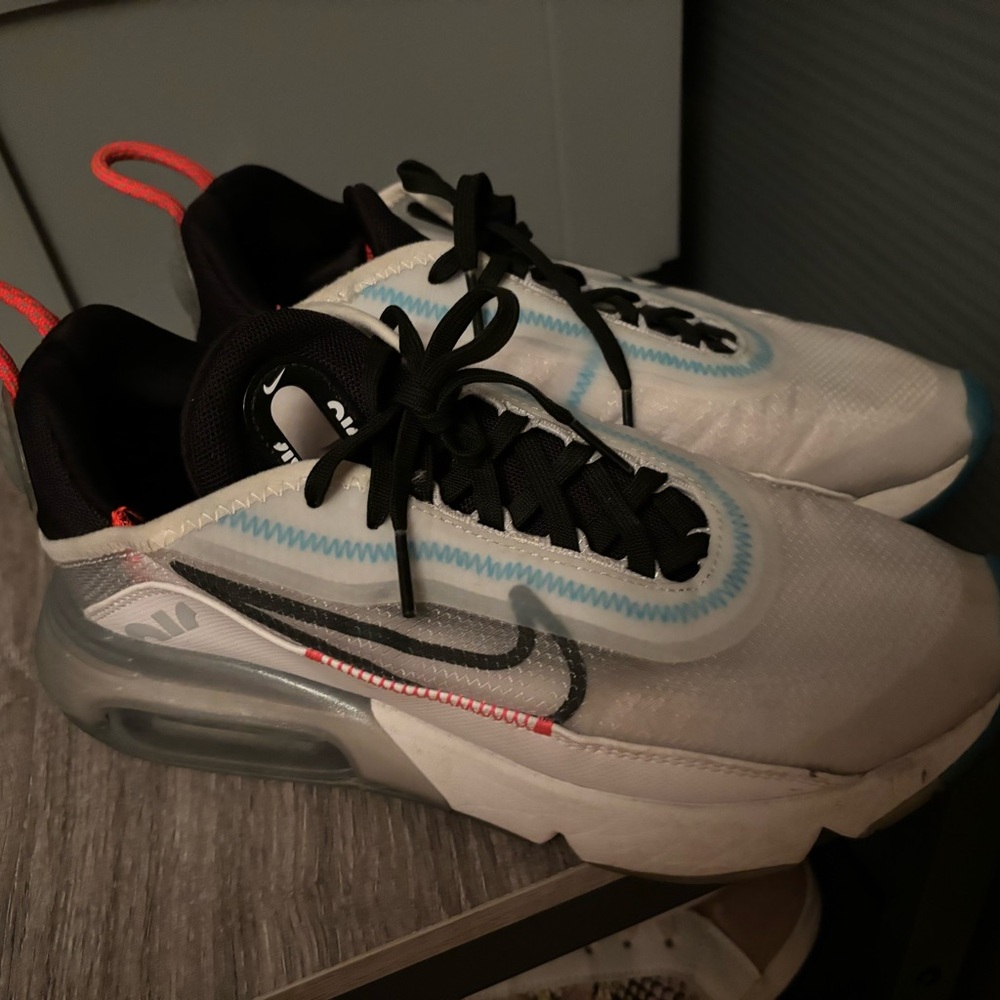 Size 7 Nike